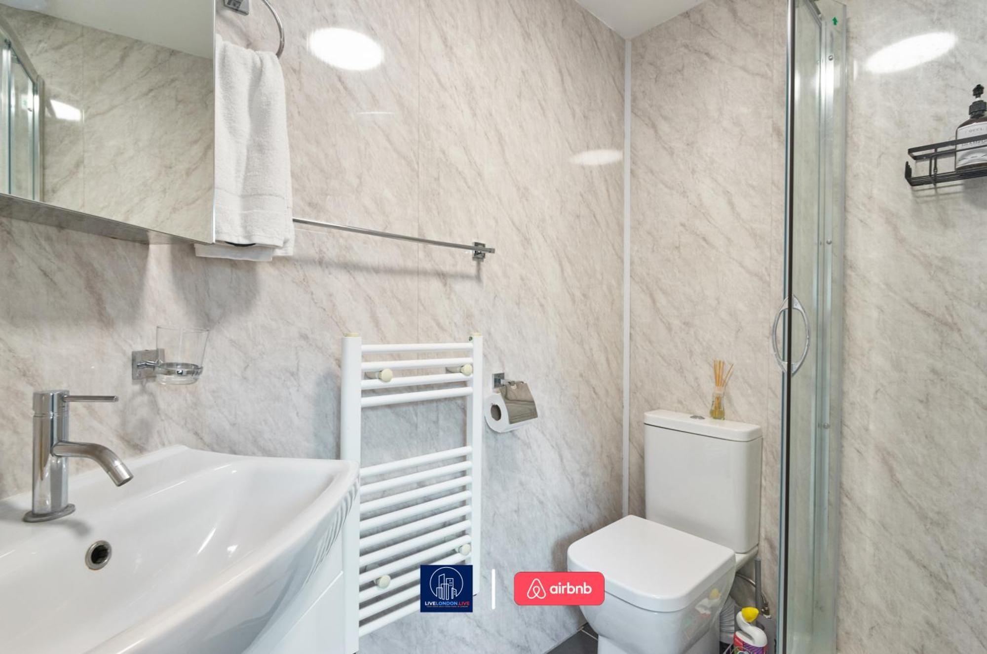 Last-Minute Specials L Sleeps Up To 4 Guests L One-Bedroom Apartment With King Bed And High Ceilings Near Camden By Live London Short Lets & Serviced Accommodation Exterior photo